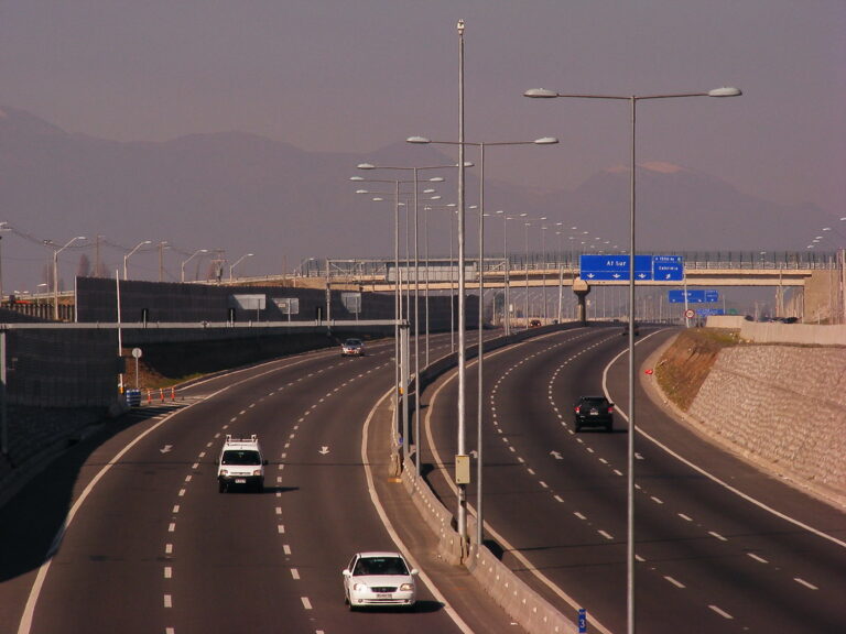 Más de 30 vehículos fueron apedreados en Acceso Sur: Alcalde acusa discriminación con Puente Alto