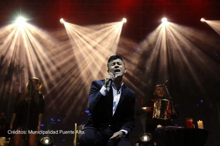 “Por ellas”: Américo presentó un emotivo show musical a las madres de Puente Alto