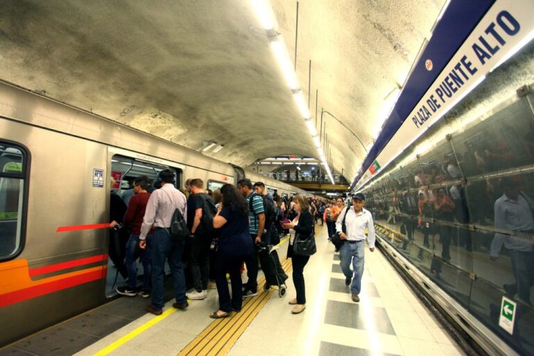 Atención puentealtinos: Metro de Santiago será gratuito este domingo de elecciones