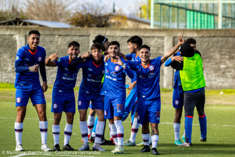 Municipal Puente Alto gana, gusta y golea: 3-0 a Comunal Cabrero y es el líder de su zona en la Tercera A