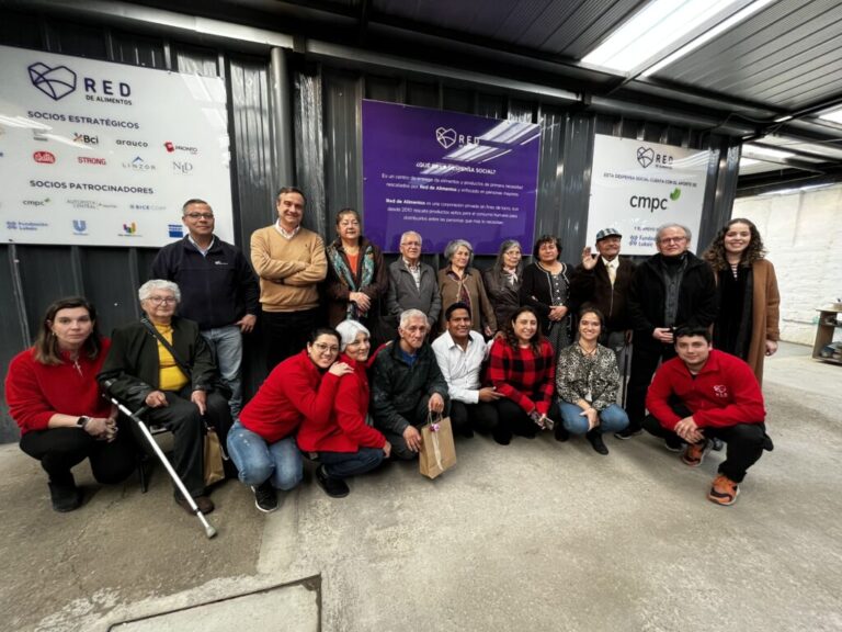 Despensa Social: Adultos mayores de Puente Alto reciben más de 702 mil kilos en alimentos y artículos de primera necesidad
