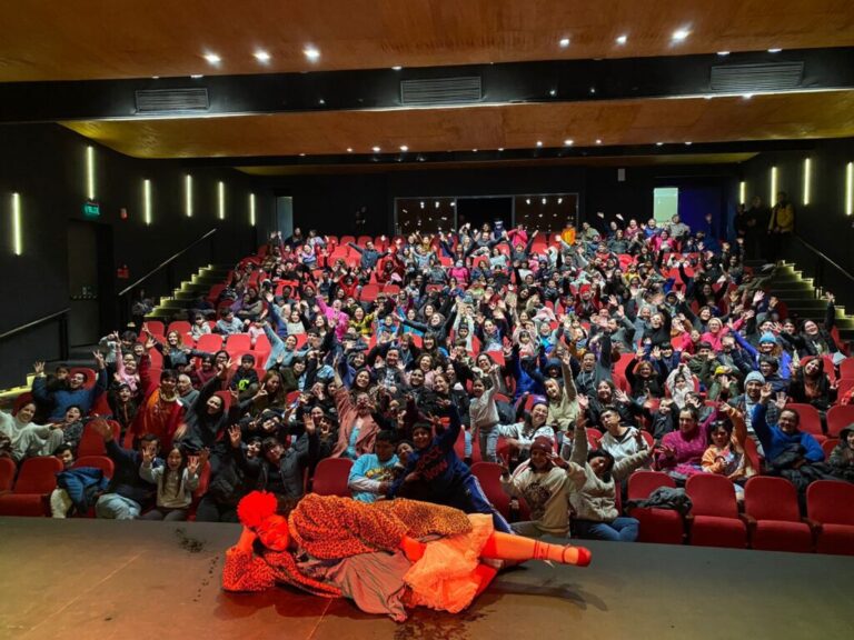 Cientos de vecin@s de Puente Alto rieron a carcajadas con el Festival de Teatro en vacaciones de invierno