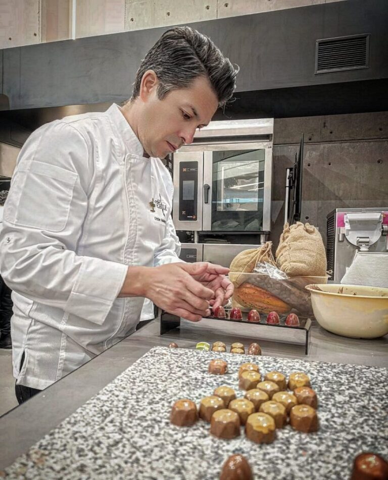 Endulzando la Vida: Conoce la pasión pastelera del Chef Cristian Madariaga