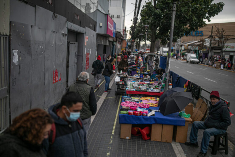 Alcalde Codina aseguró en reportaje que existen mafias de ambulantes en Plaza de Puente Alto