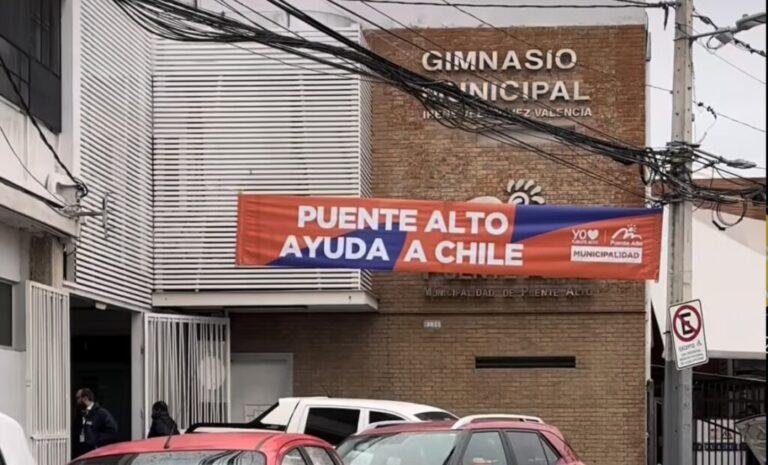 Gimnasio Municipal de Puente Alto se habilitó como centro de acopio para damnificados en el sur