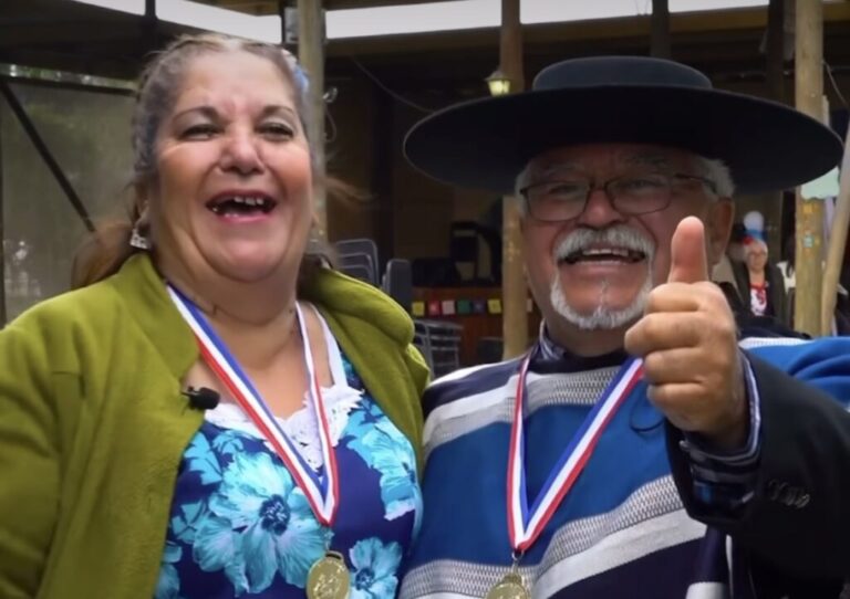 ¡Campeones puentealtinos! Pareja de la comuna ganó el Campeonato Provincial de Cueca del Adulto Mayor