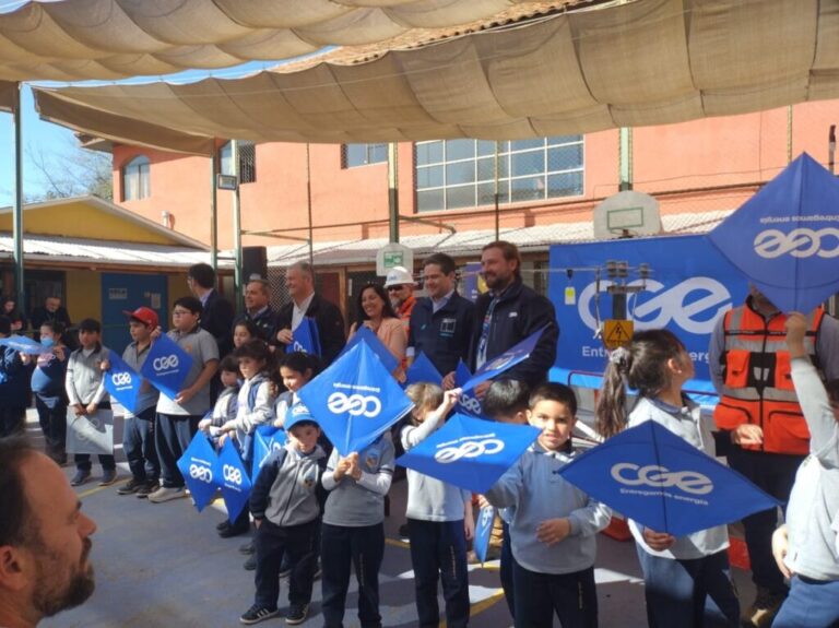 “Volantín Seguro CGE”: Campaña en Pirque para prevenir accidentes con redes eléctricas en Fiestas Patrias