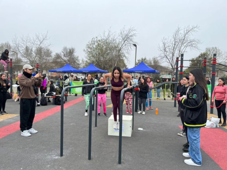 La fuerza de mujer figuró en primer torneo femenino de calistenia en Puente Alto