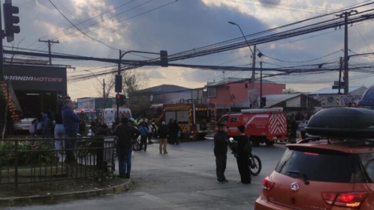 Solo su nieto pudo salvarse: Adultos mayores murieron en incendio en Puente Alto