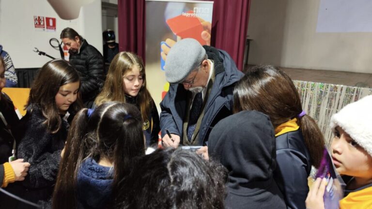 Profe Maza y Fran Astrónoma realizaron charlas a estudiantes de colegios de la Protectora de la Infancia