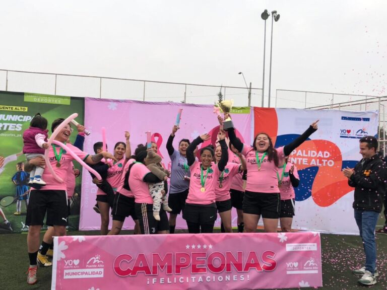 Fuerza de mujer en Puente Alto: Se realizó campeonato de fútbol femenino por la lucha contra el cáncer de mamas