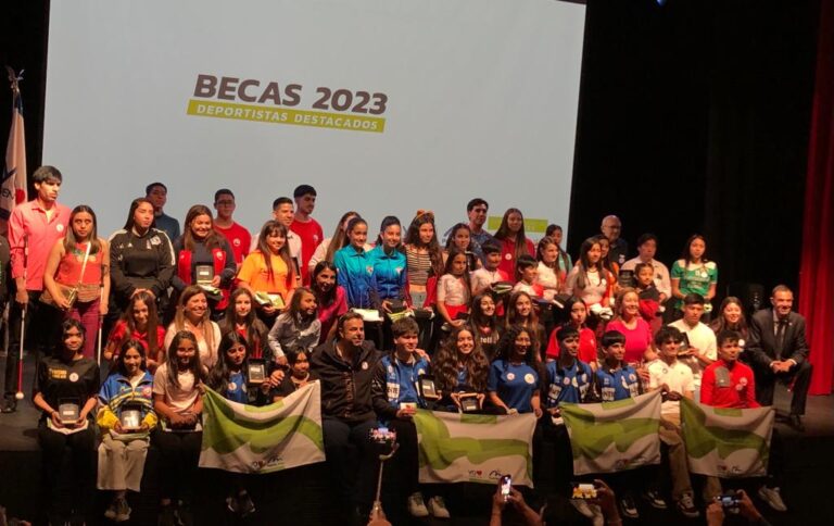 48 deportistas destacados de Puente Alto fueron becados en sus distintas disciplinas
