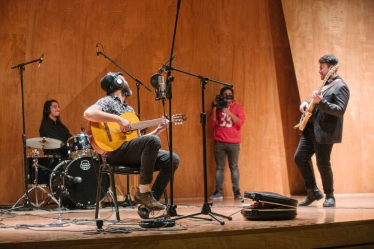 ¡Grande Andrés Viviani!: Compositor de Puente Alto lanza su nuevo disco y se presentará en distintas regiones