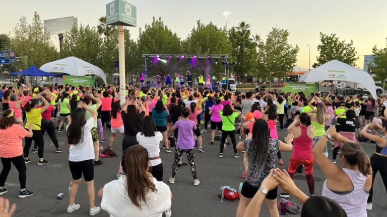 Zumba Flúor en Puente Alto: Mallplaza Tobalaba vibró con la última edición del baile deportivo