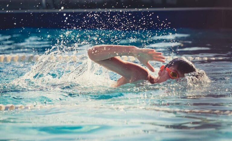 Inscríbete hoy: Cursos de natación en el Parque San Francisco de Puente Alto en enero