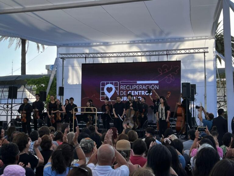 Gobierno y municipio de Puente Alto se unieron para recuperar espacios públicos con arte y cultura