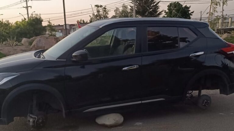 Roban las 4 ruedas del vehículo de una vecina en el cerro La Ballena de Puente Alto
