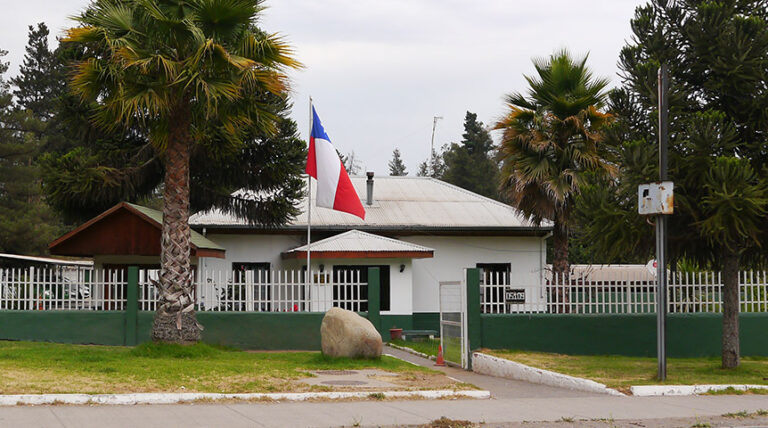 Carabineros de Puente Alto salvan a bebé de 3 meses que llegó sin signos vitales a la subcomisaría