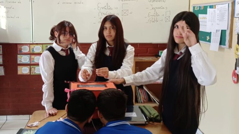 ¡Magia en miniatura! Estudiantes de Puente Alto harán mini teatros para festejar el Día del Libro