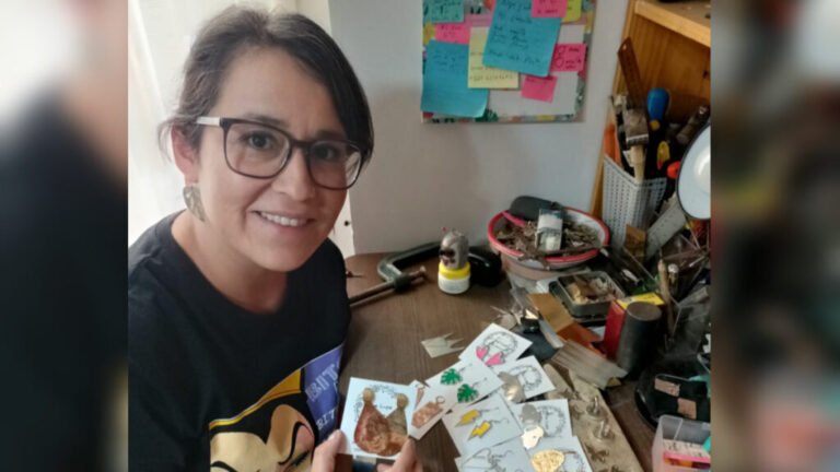 Brillando desde Puente Alto: joyas únicas y personalizadas hechas por las manos de Pía Sanhueza