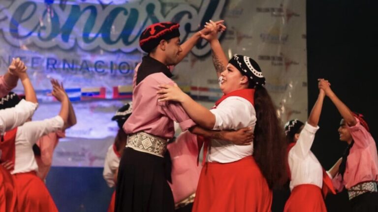 Puente Alto se viste de folclore: Gala de Alma Puentealtina celebra una década de tradición artística