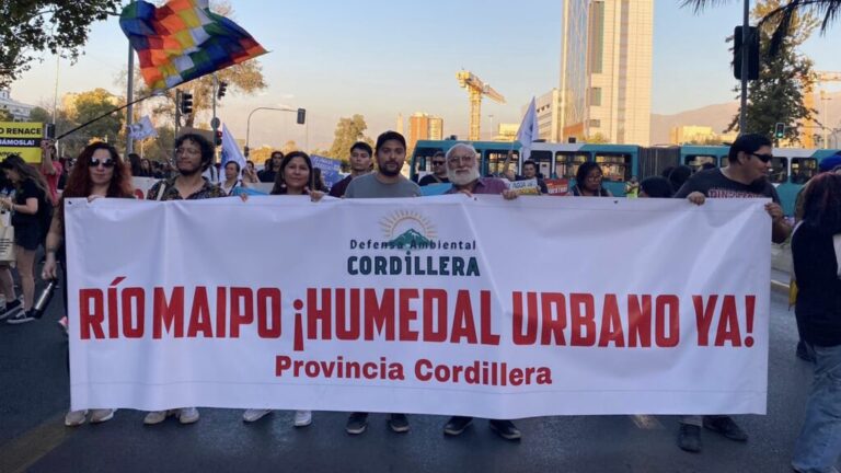 Marcha en Santiago: Puentealtinos exigen protección del Río Maipo en Festival por el Agua