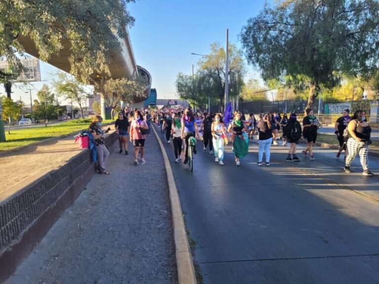 Marcha 8M en Puente Alto: Mujeres se unen en un llamado por la igualdad, seguridad y justicia