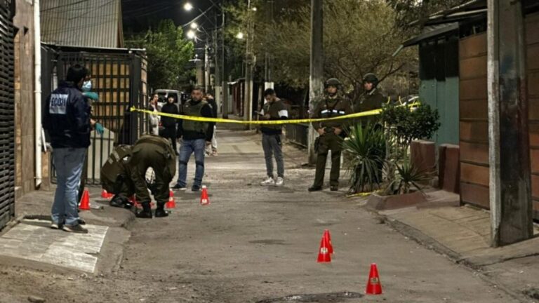 Balacera en Puente Alto: Un muerto y un herido por 30 disparos