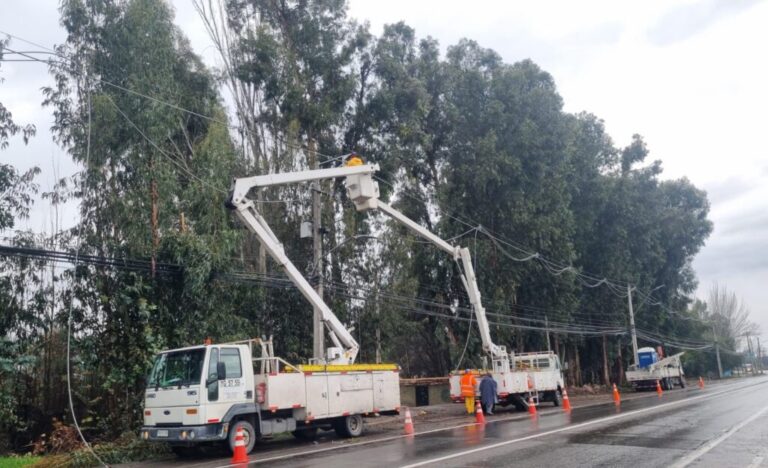 CGE activa plan de acción preventivo ante sistema frontal de lluvia y viento que afectará a la región Metropolitana