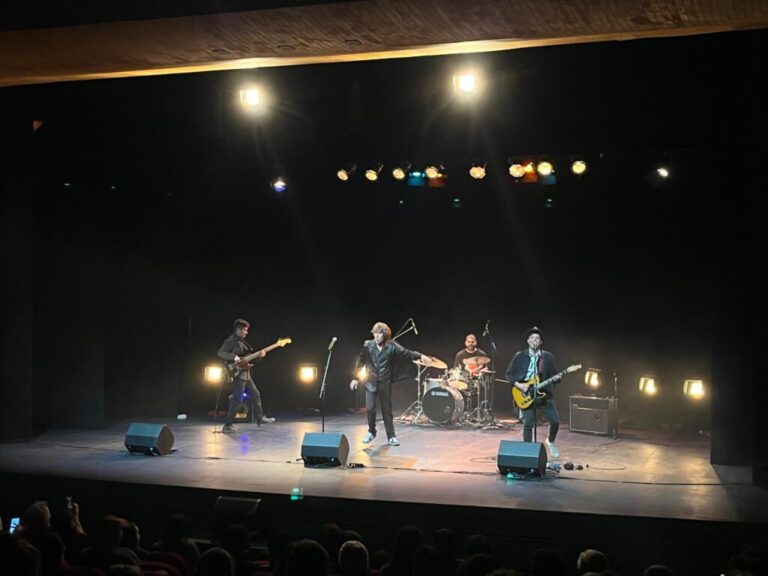 Noche de rock en Puente Alto: Tributo a The Rolling Stones encendió el Centro Cultural