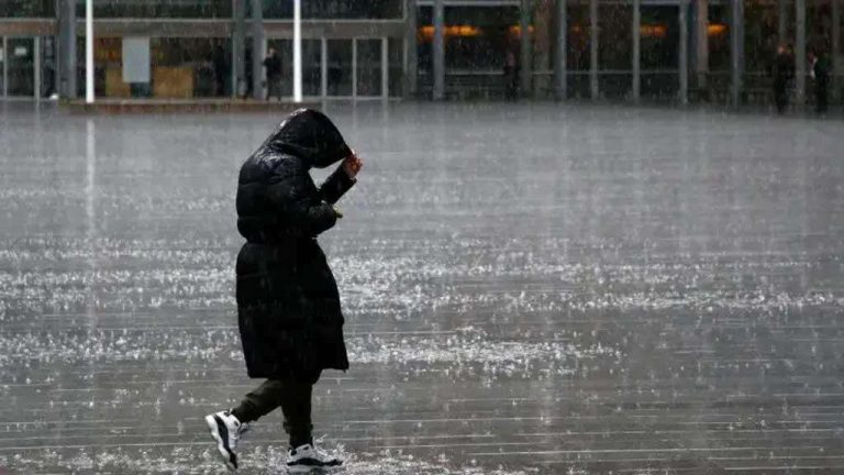 ¿Vuelve la lluvia?: Pronostican chubascos en la Región Metropolitana durante este fin de semana