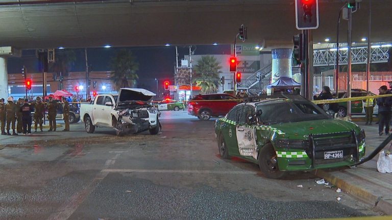Choque entre camioneta y patrulla de carabineros deja tres heridos en Puente Alto