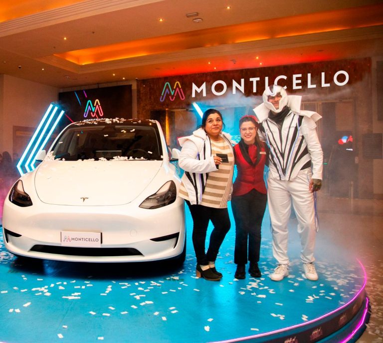 Empresaria agrícola resultó ser la ganadora del primer sorteo de un Tesla en Chile
