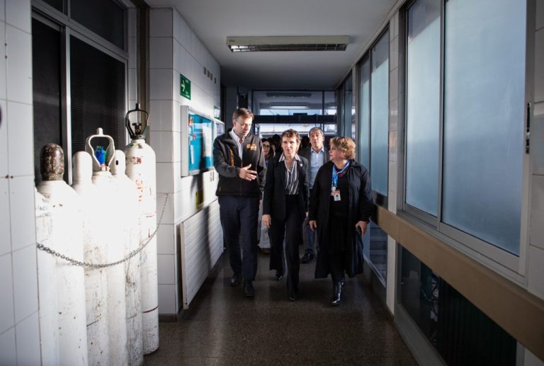 Tras balacera en Puente Alto: Ministra Tohá se reunió con funcionarios de Cesfam afectado