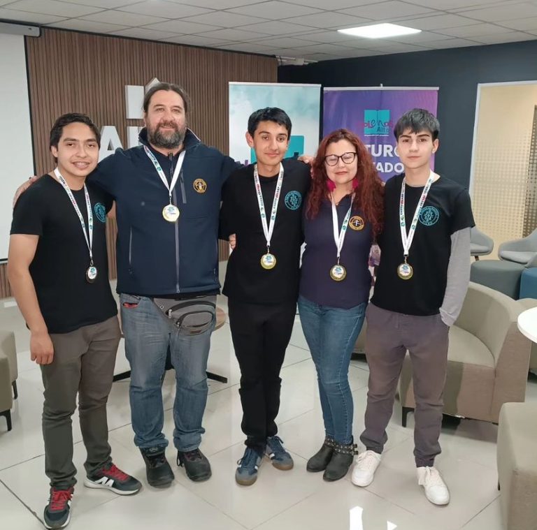 ¡Felicidades muchachos! Estudiantes de Puente Alto clasificaron a Mundial de Robótica en Turquía