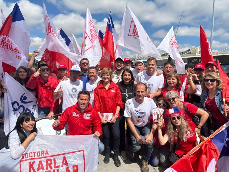 Matthei cierra fin de semana de elecciones con Karla Rubilar en Puente Alto