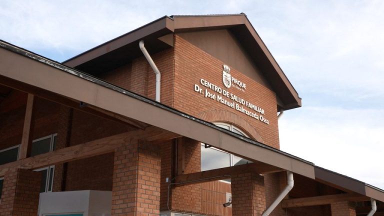 Pirque refuerza canales de contacto con centros de salud para la comunidad