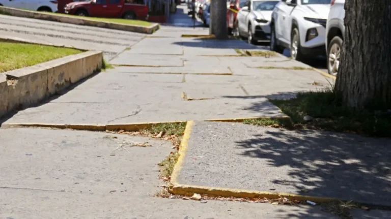La Florida deberá pagar $5 millones a adulto mayor que se cayó por vereda en mal estado