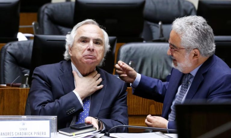 Las discretas declaraciones del ex ministro Andrés Chadwick en el caso Hermosilla: acusaciones cruzadas de tráfico de influencias y financiamiento irregular