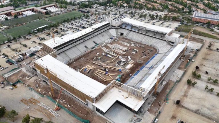 Adiós a San Carlos de Apoquindo: el nuevo estadio de la UC se llamará Claro Arena