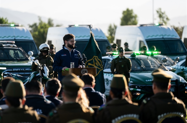 Presidente Boric lideró la entrega de vehículos a Carabineros en Puente Alto
