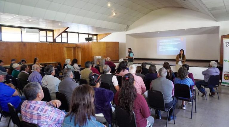 Pirque organiza charla informativa sobre zonificación y apoyo a microempresas para 2024