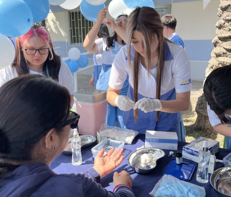 Día Mundial de la Diabetes: estudiantes de Duoc UC realizan operativo preventivo en Hospital Dr. Sótero del Río