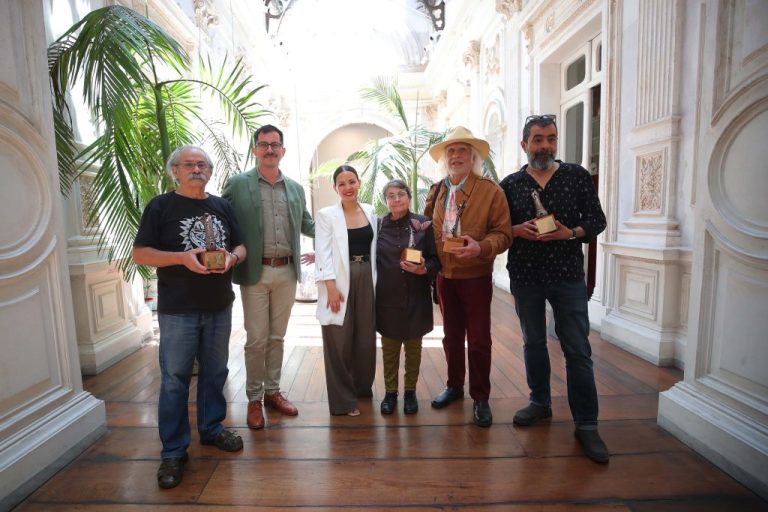 Fotógrafo y artista plástico de Puente Alto: Alonso Escobar es reconocido en Premio Metropolitano de las Culturas