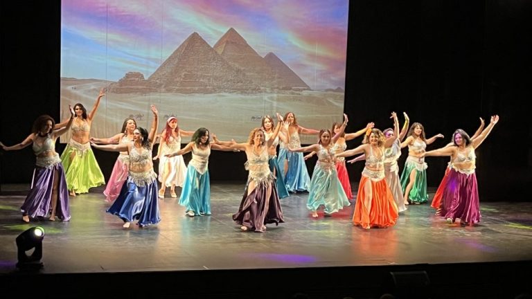 Puente Alto celebró cierre del taller Danza Árabe con vibrante espectáculo de”’Danzas del Oriente”