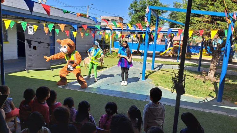 Con teatro y libros, ISA Ruta del Maipo fomenta conciencia ambiental en niños y niñas de Jardin infantil de Puente Alto