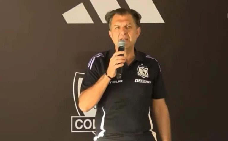 Aníbal Mosa celebra el histórico triunfo de Colo Colo 2024 en el lanzamiento de la nueva camiseta del centenario 2025-01-09T16:41:05.000Z.jpg