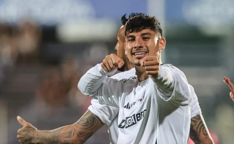 Colo Colo cierra con triunfo ante Huracán en la Serie Río de La Plata: Impactante actuación del “Flecha” Oroz asegura la victoria 2025-01-16T01:05:23.000Z.jpg