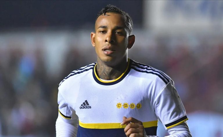 Colo Colo se Debate: Refuerzos para el Centenario en la Mira, Polémica por Posible Fichaje de Sebastián Villa 2025-01-21T15:18:24.000Z.jpg