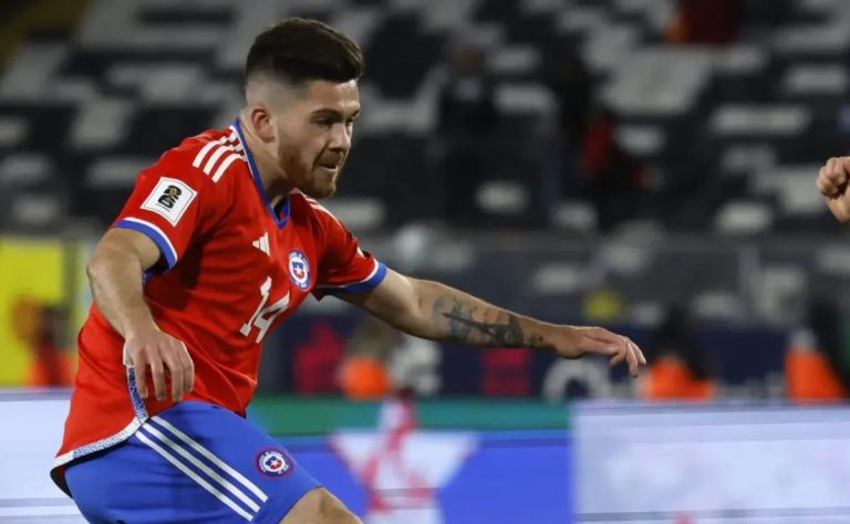 Colo Colo revoluciona el mercado de fichajes con la incorporación de Sebastián Vegas, Tomás Alarcón y Víctor Felipe Méndez 2025-01-22T22:33:47.000Z.jpg